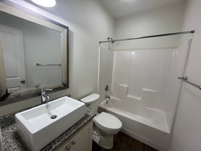 Foto del edificio - 108 Wade St