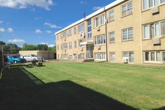 Primary Photo - 550 View St