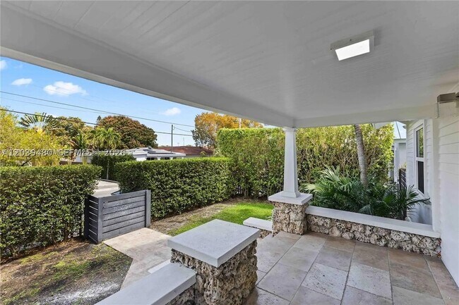 Foto del edificio - 2434 SW 15th St