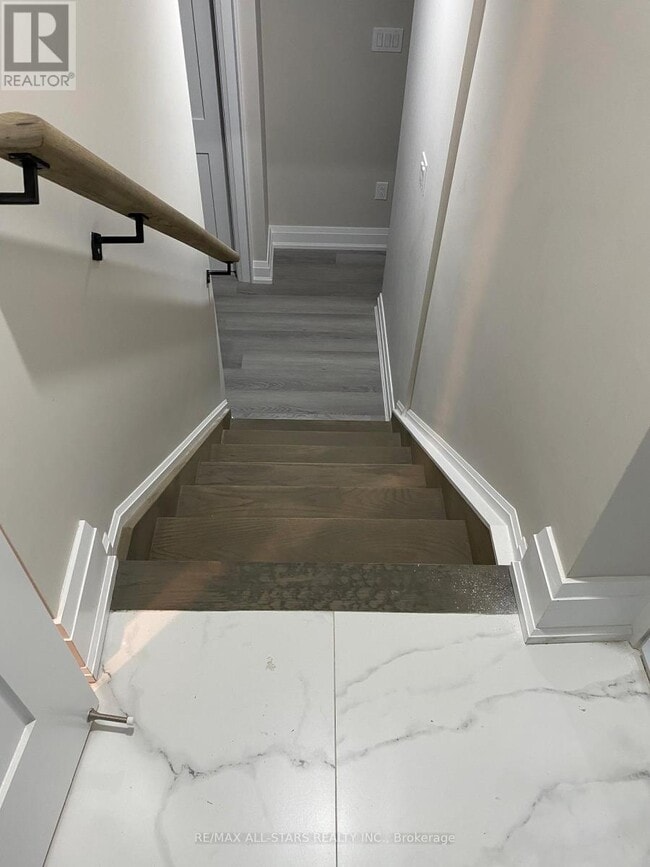 Building Photo - 519A Warden Ave.