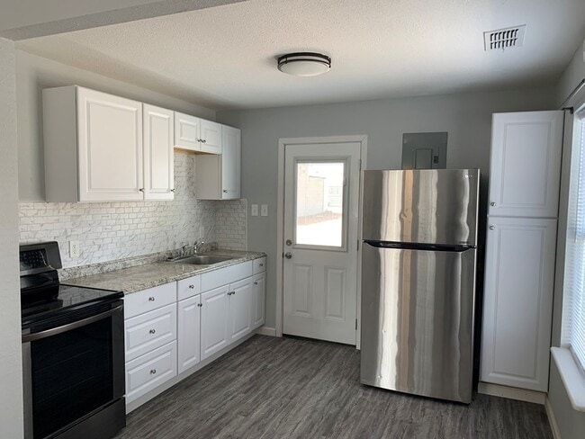 Foto del edificio - 1909 N Hancock Ave