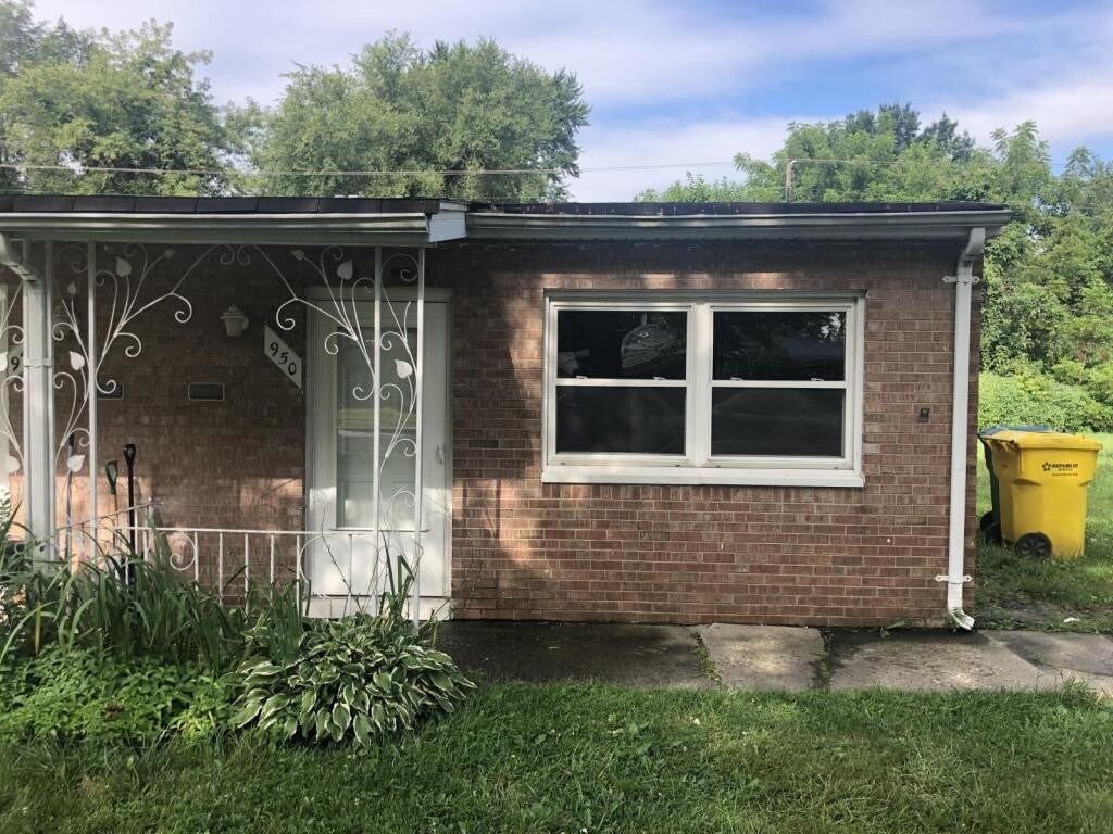 Primary Photo - 950 Wood St