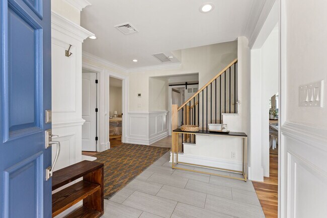 Building Photo - 80 Soundview Dr