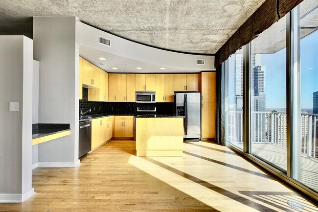 Building Photo - 360 Nueces St