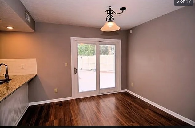 Building Photo - 1699 Park Row Dr