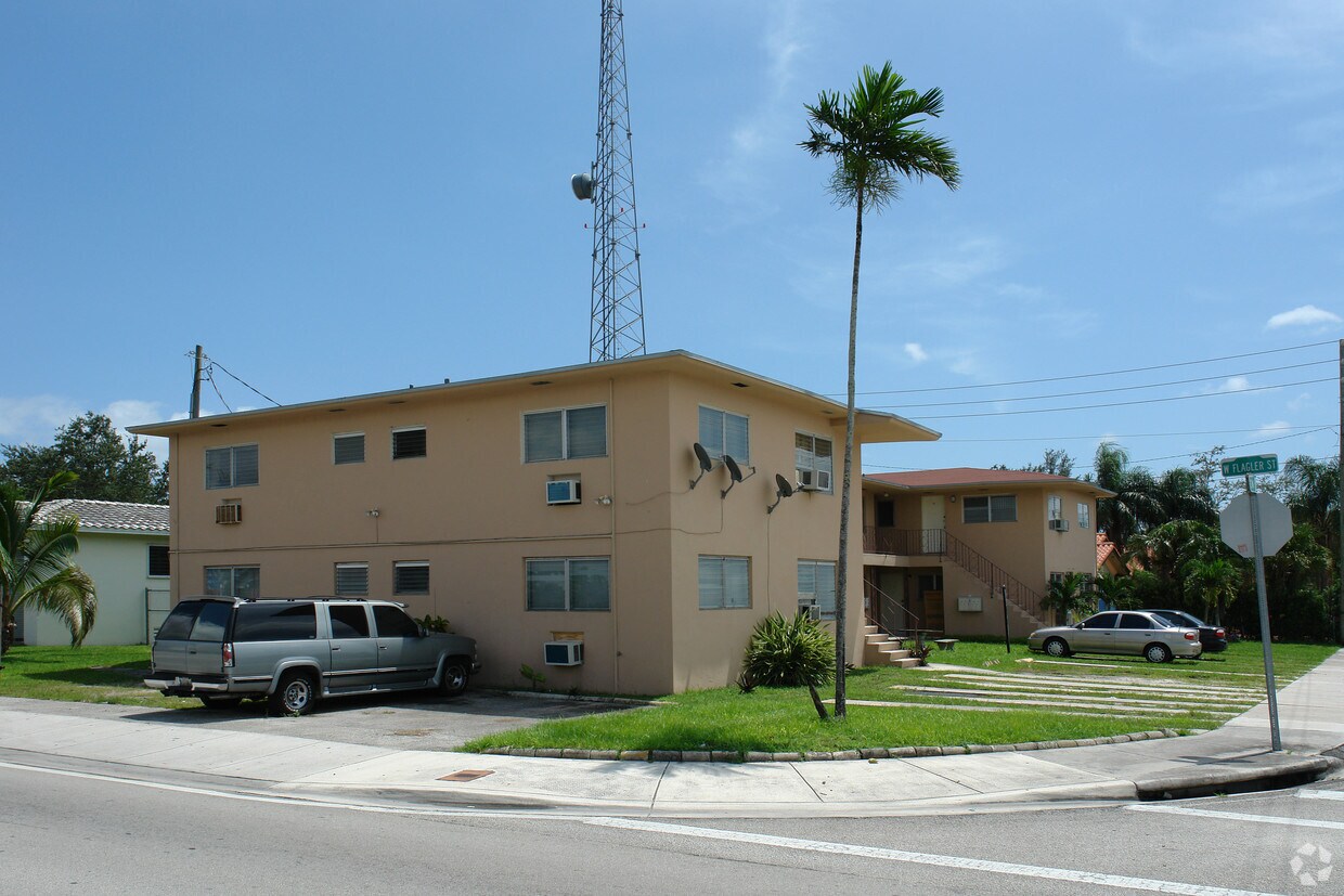 Building Photo - 1 SW 59th Ct