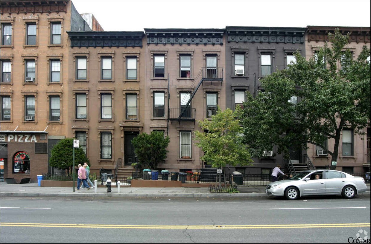 Primary Photo - 443 9th St