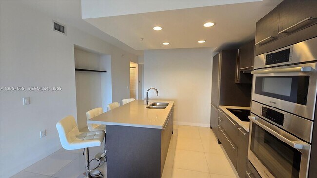 Foto del edificio - 7825 NW 107th Ave