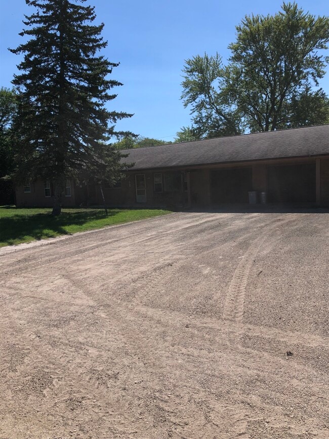 Building Photo - 400 Jd Rd