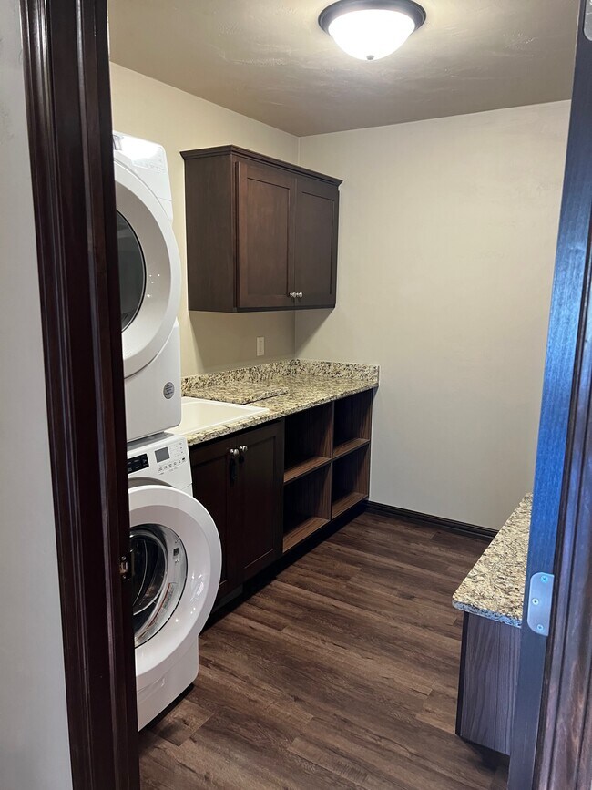 Building Photo - 6867 Melony Ct