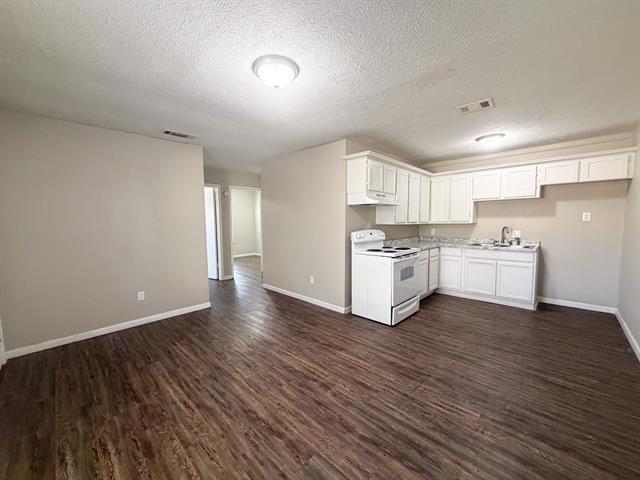 Building Photo - 3224 W 8th Ave