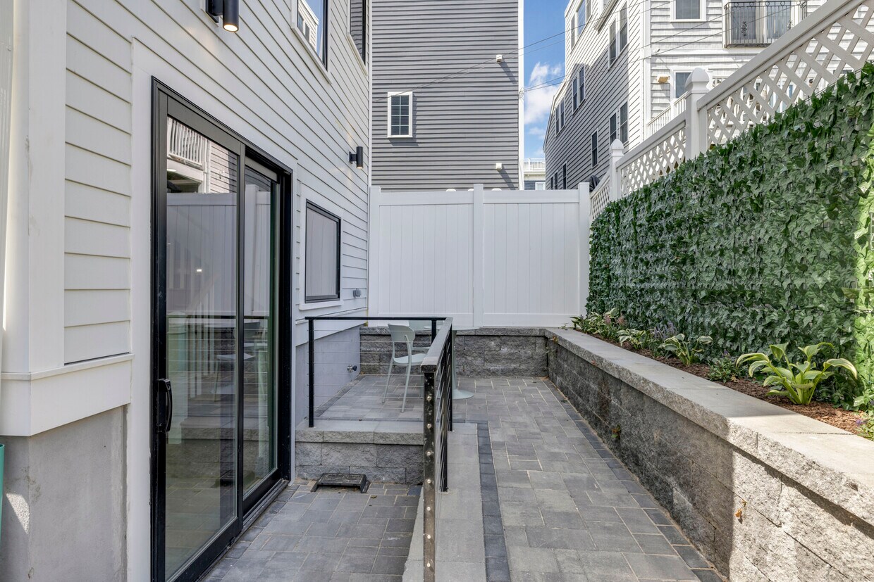 Foto principal - 566 E 3rd St