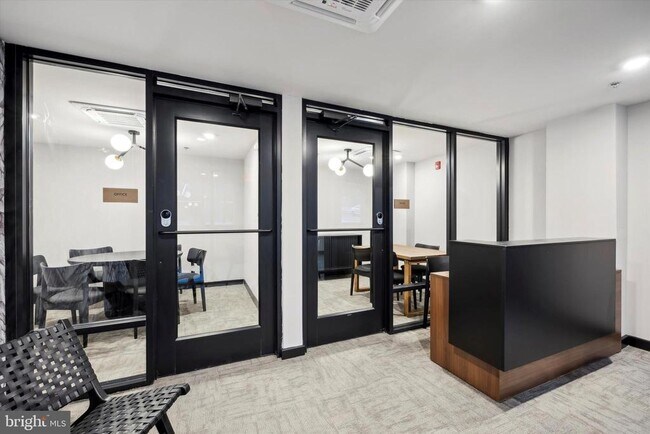 Foto del edificio - 3449 Scotts Ln