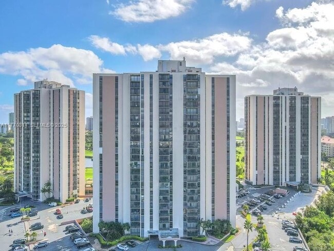 Building Photo - 20301 W Country Club Dr