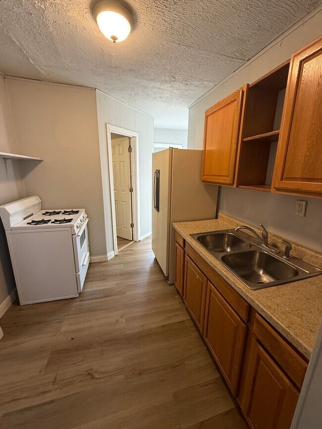 Foto del edificio - 623 W Main St