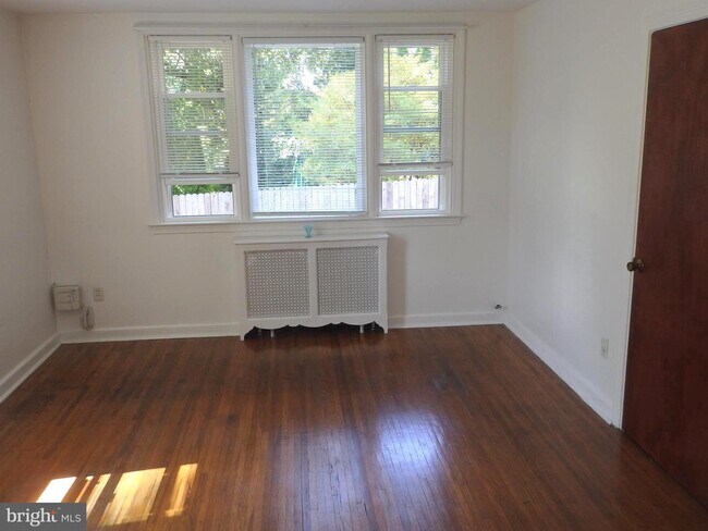 Building Photo - 831 Cricket Ave