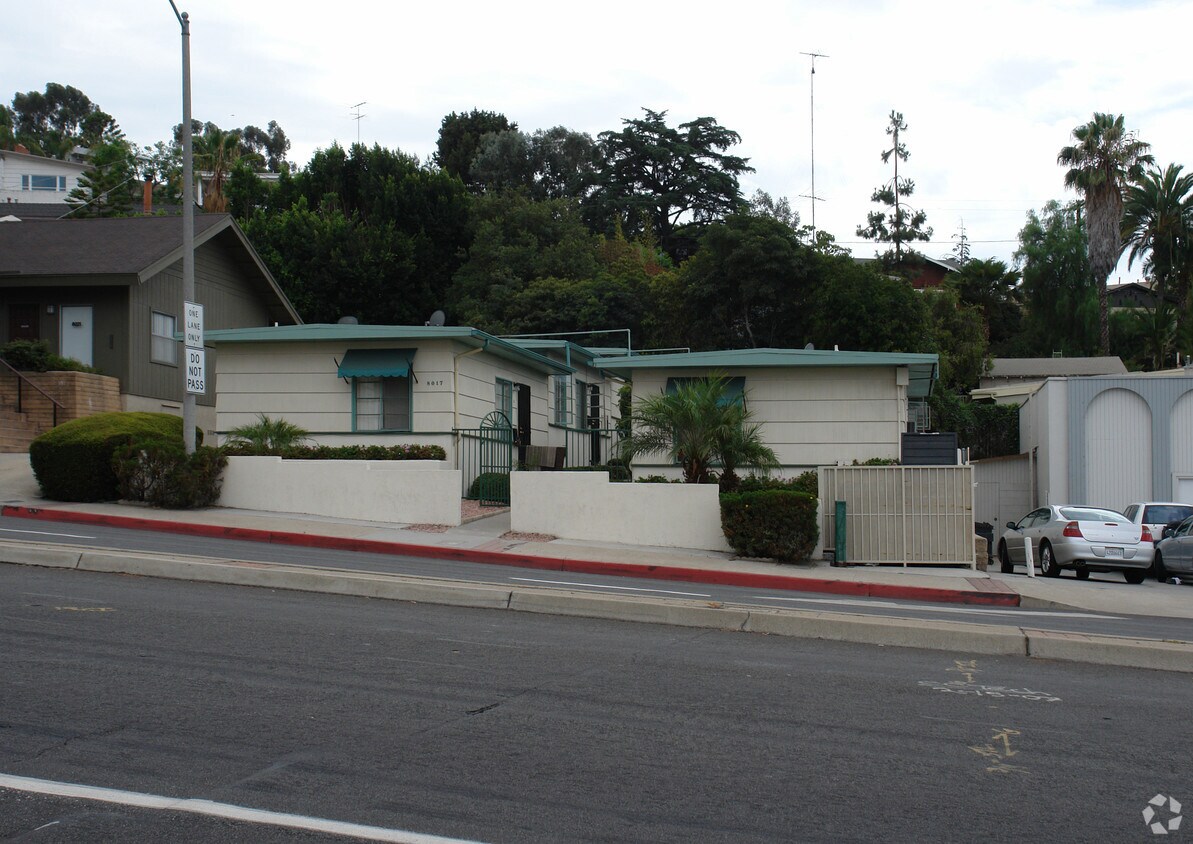 Foto del edificio - 8015-8017 La Mesa Blvd