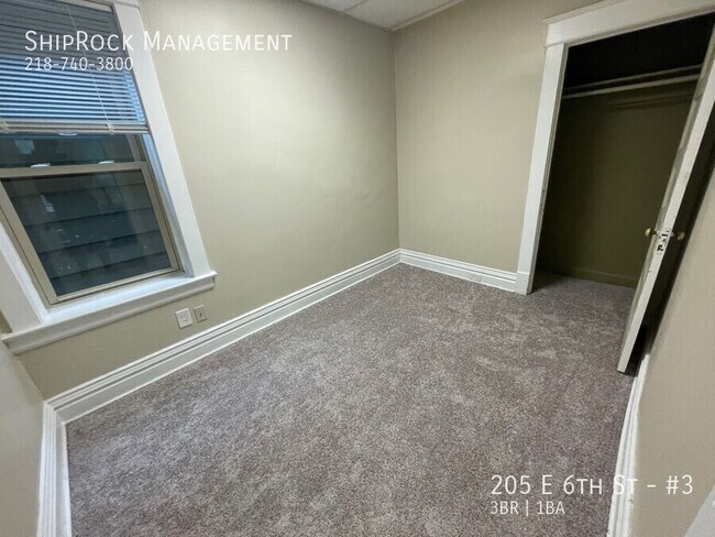 Foto del edificio - 205 E 6th St