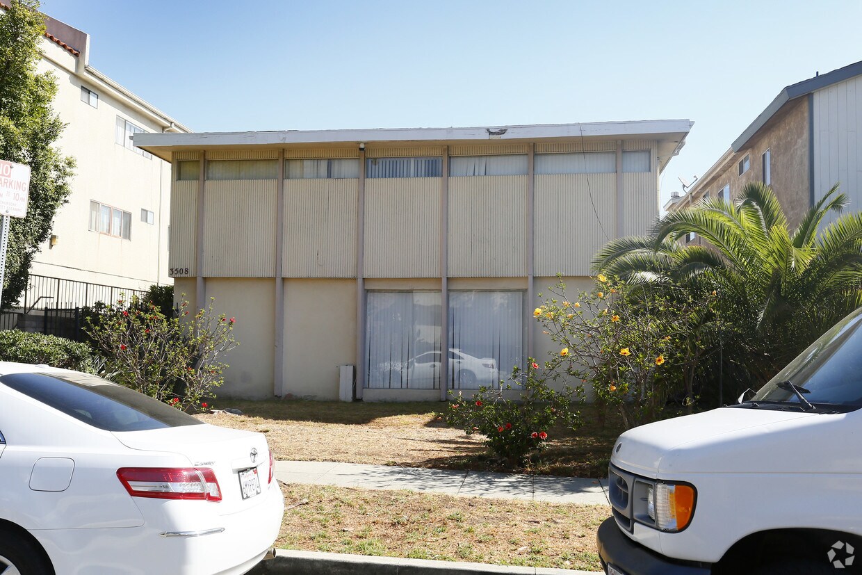 Foto del edificio - 3508 Jasmine Ave