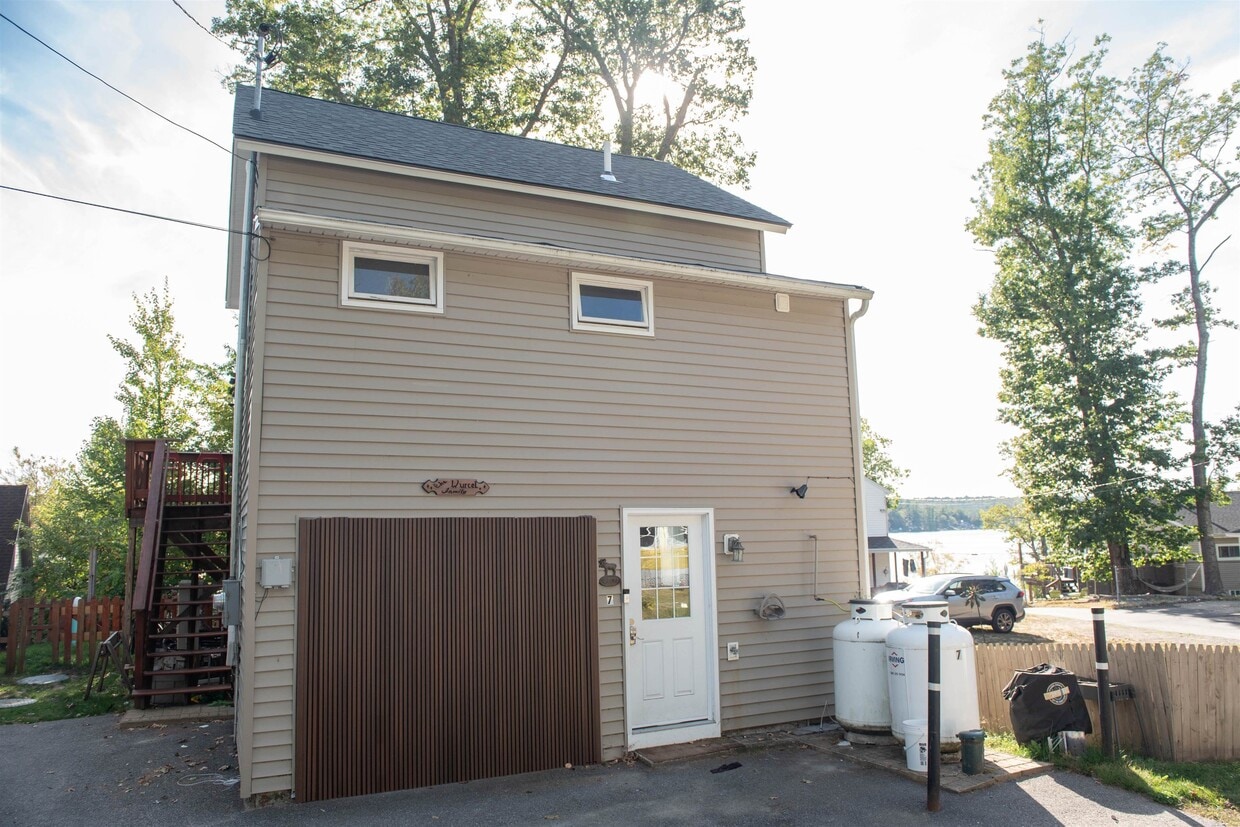 Primary Photo - 7 Maple Ave