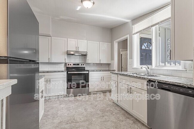Foto del edificio - 6306 Fairlane Dr