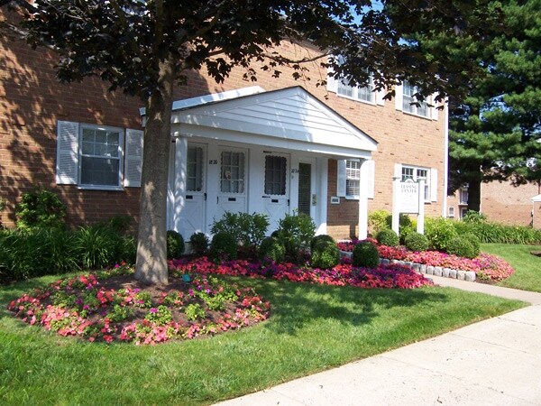 Orangewood Park - Orangewood Apartments