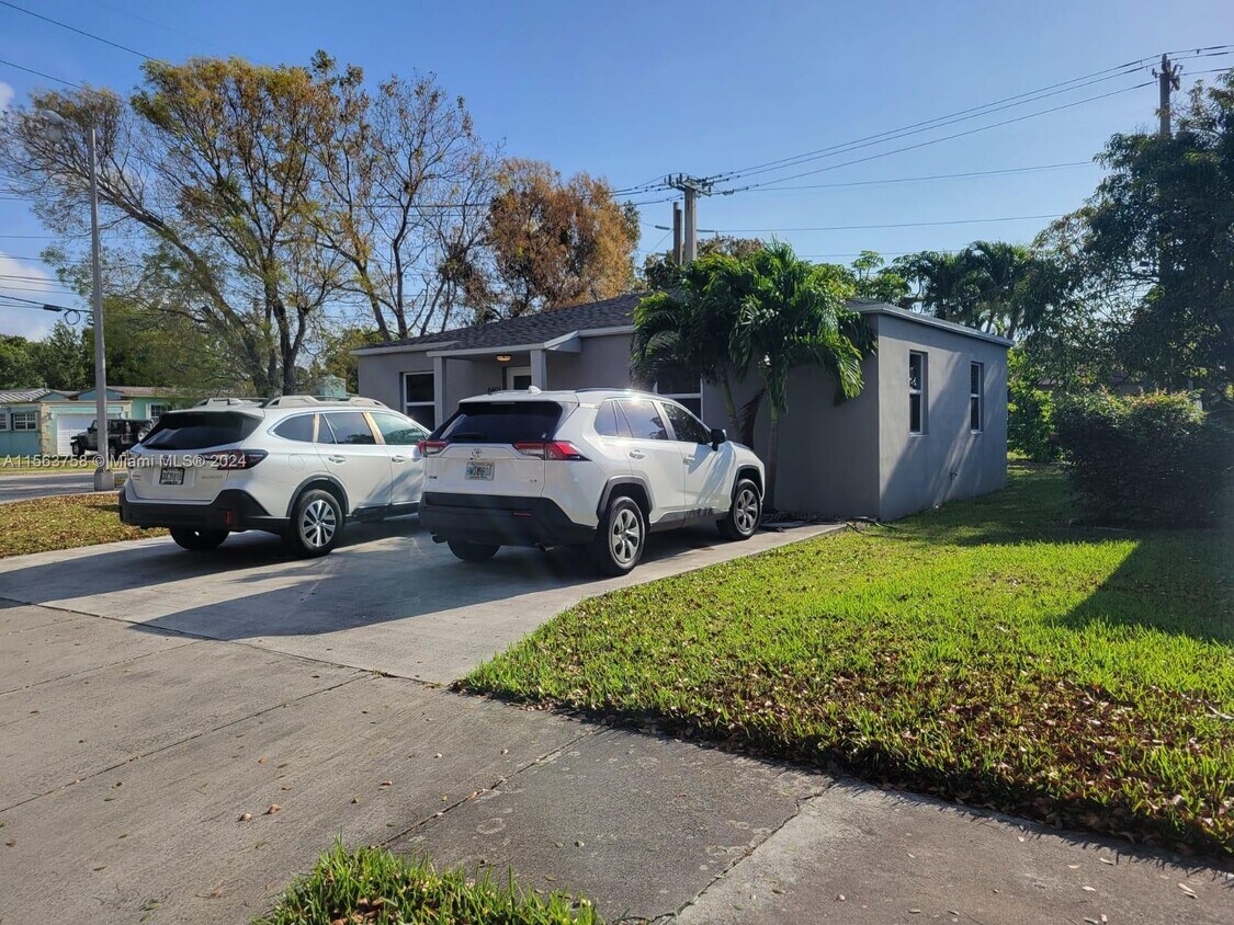 Building Photo - 6401 SW 58th Ave