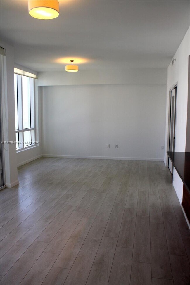 Foto del edificio - 601 NE 27th St