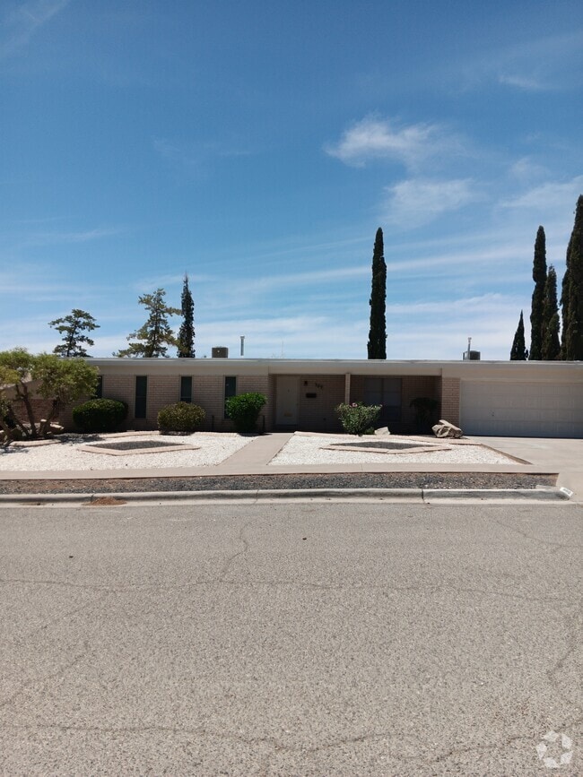 Building Photo - 309 Skyway Ln