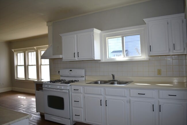 Kitchen - 2005 McLean St