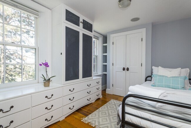 Building Photo - 7 Jackson Ave