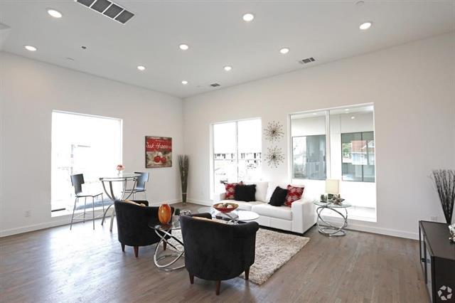 Foto principal - 5002 San Jacinto St