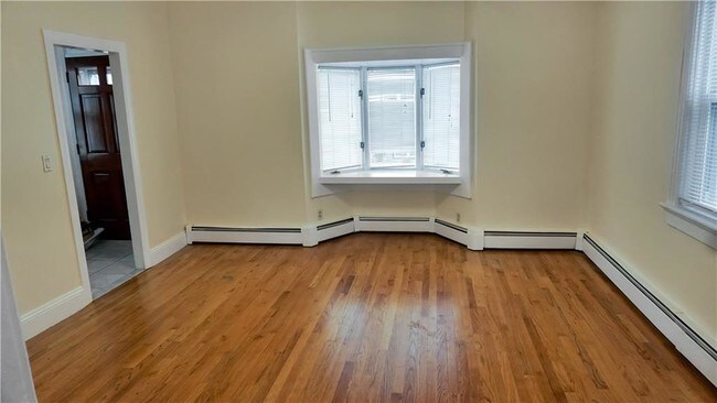 Building Photo - 93 Hall St