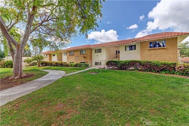 Foto del edificio - Beautiful Single Story Laguna Woods Unit 5...