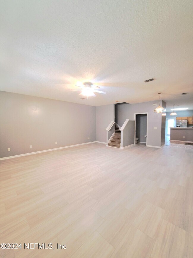 Building Photo - 492 Sherwood Oaks Dr
