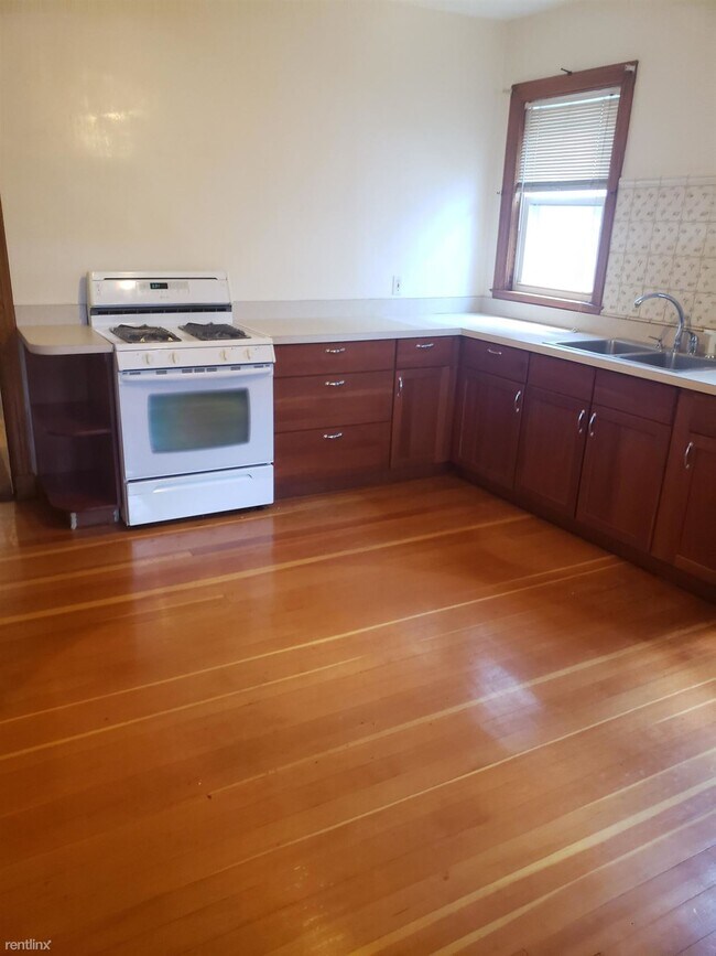 Building Photo - 3 br, 1 bath  - 49 Shannon St # 51