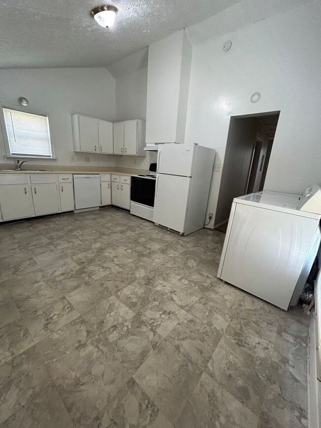 Photo - 1402 Alabama St Apartment