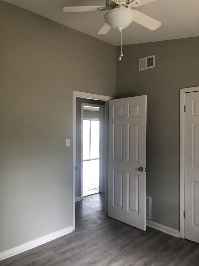 Building Photo - 811 Bellevue St