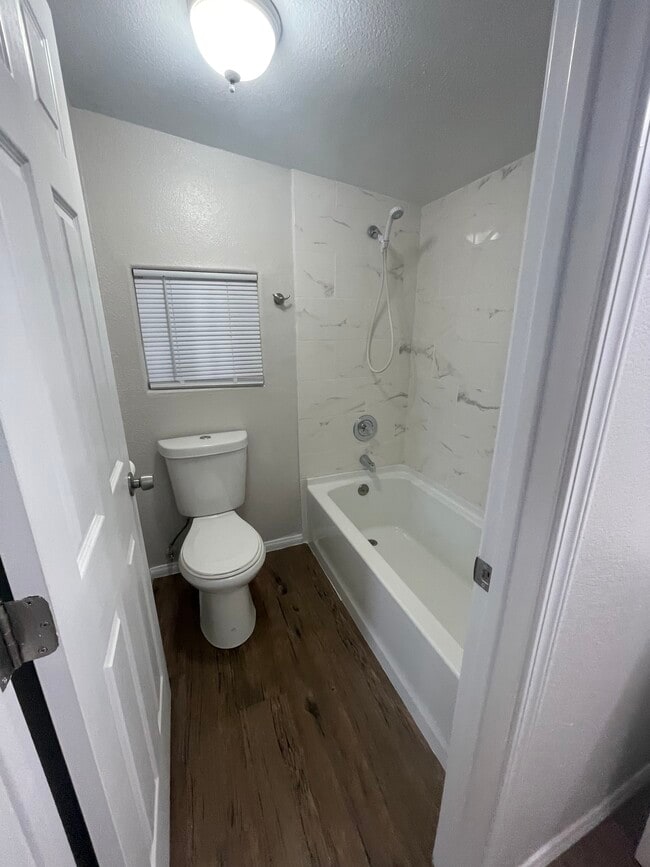 Building Photo - 410-412 S 7th St