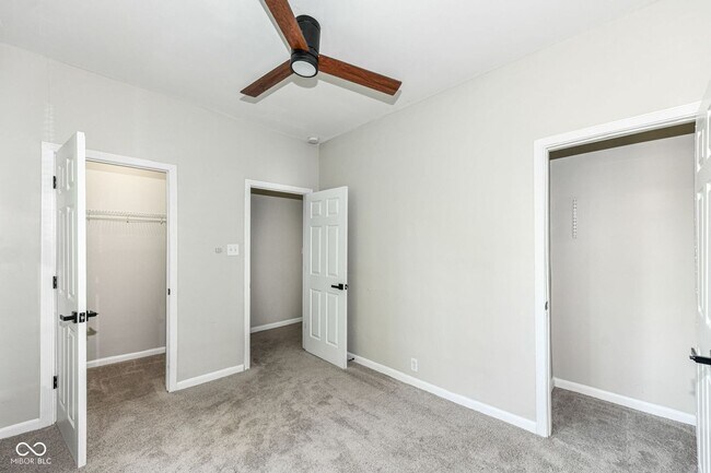 Foto del edificio - Three Bedroom Duplex Located Near Meridian St and 30th Street