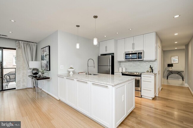 Foto del edificio - 1029 N Stuart St