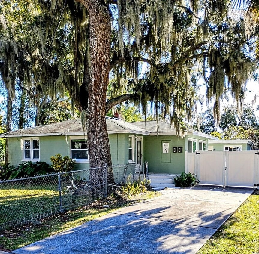 Daytona Beach Bungalow - Daytona Beach Bungalow