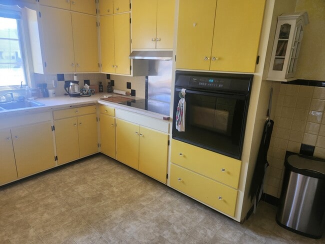 Kitchen - 2327 18th Ave NW