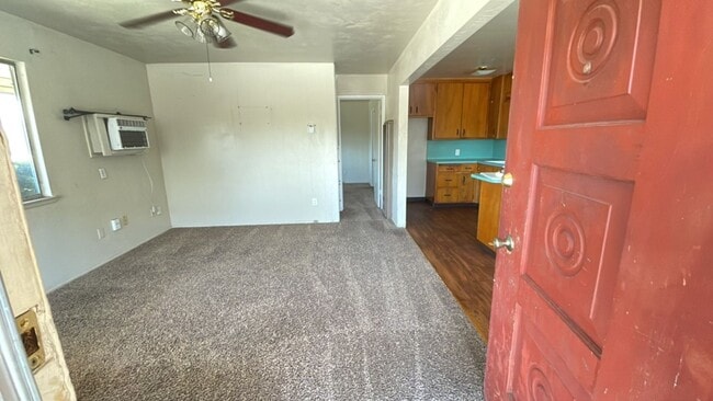 Building Photo - 301 Poplar St
