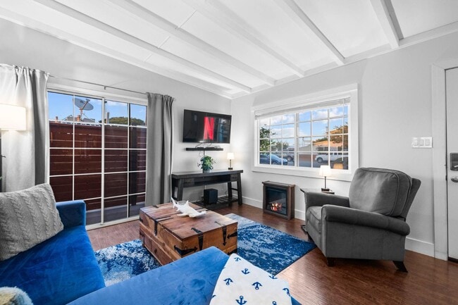 Building Photo - 1238 Essex St