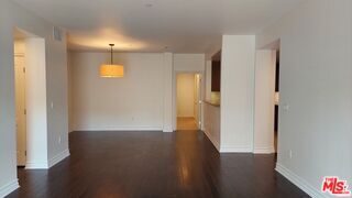 Building Photo - 1726 S Bentley Ave