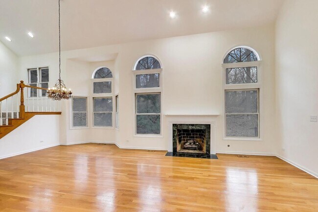 Foto del edificio - 325 N Water St