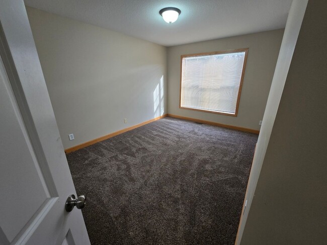 Building Photo - corner unit town home spirt Hills  3br 2 ....