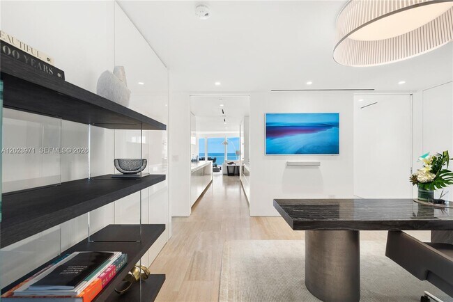 Foto del edificio - 9001 Collins Ave