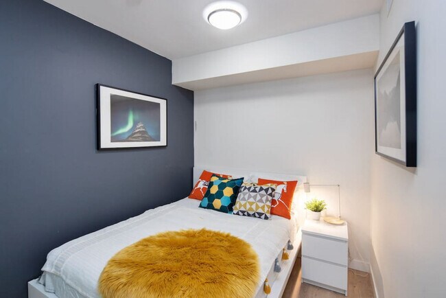 Photo du bâtiment - 161 E 1st Ave